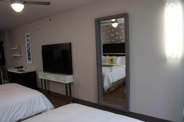 Room 32 of 59