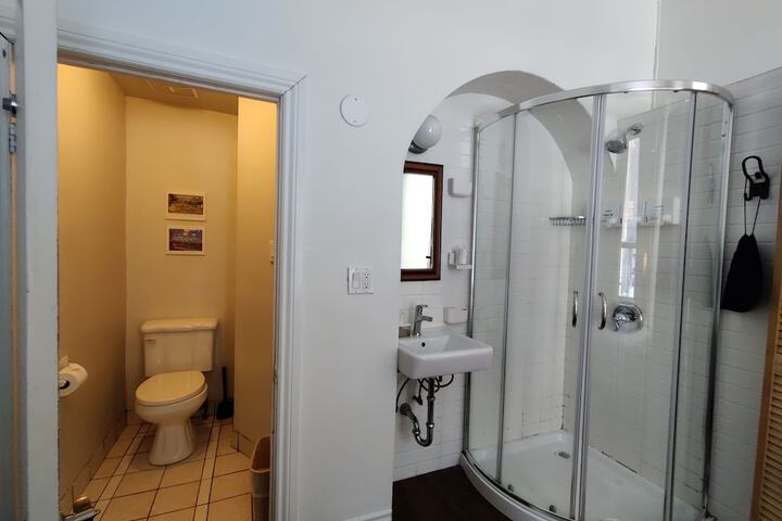 Room 6 of 30