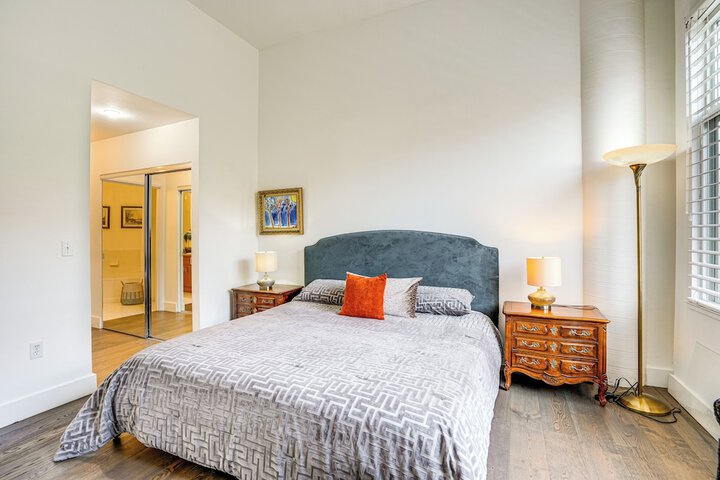 Luxe Condo w / Private Patio & Perks in Emeryville!