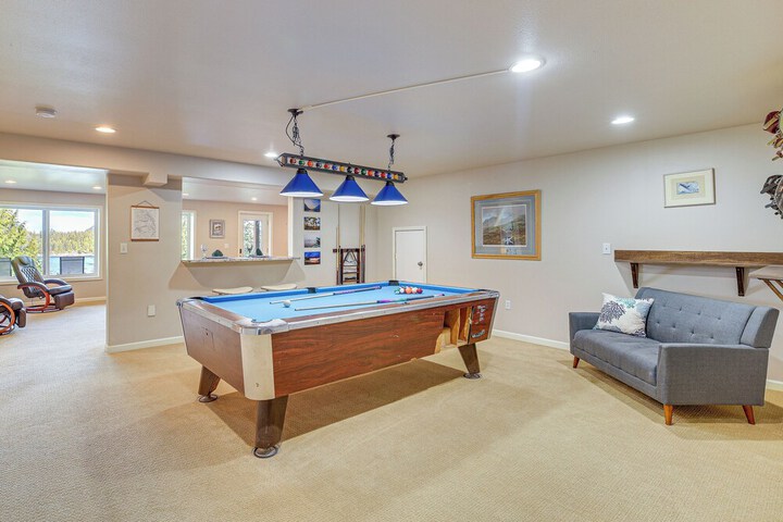 Fish & Hike: Apartment w / Pool Table in Ketchikan!
