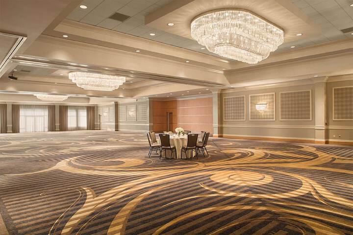 DoubleTree by Hilton Akron Fairlawn