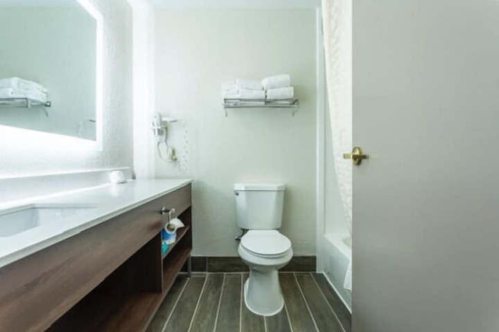 Lancaster Inn and Suites