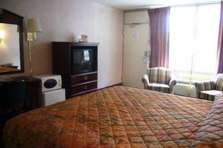 Room 9 of 15