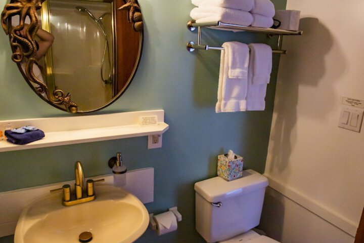 Room 43 of 83