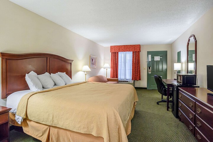 Room 15 of 33