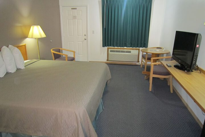 Room 6 of 12