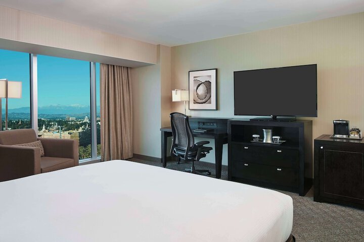 Room 14 of 100