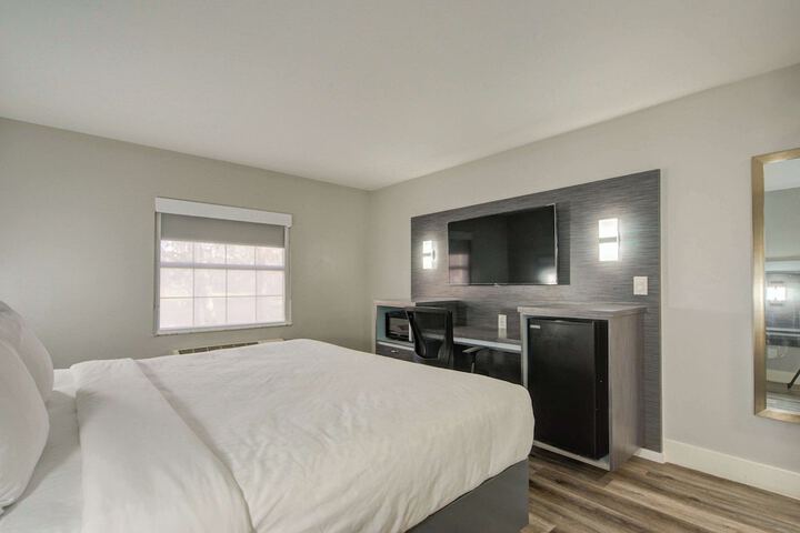 Room 28 of 68