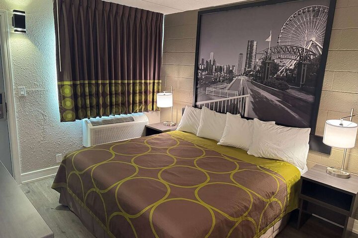 Room 7 of 9