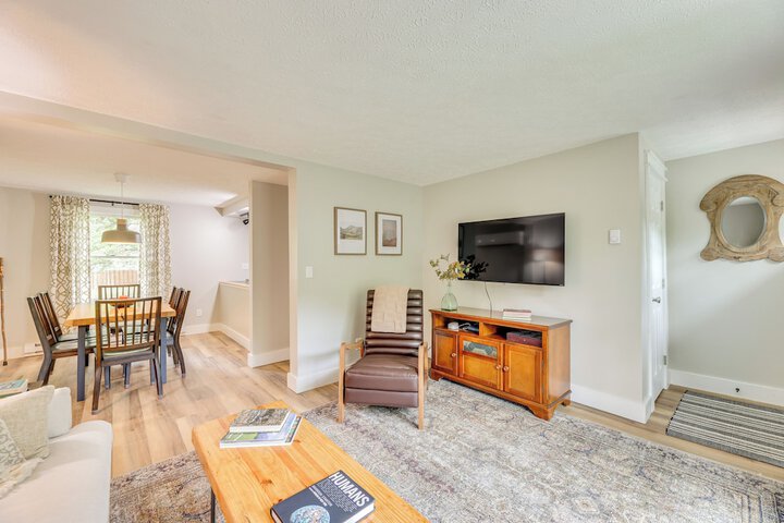 Greenbrier River Retreat w / Deck - Steps to Trail!