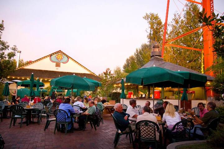 Dining 70 of 125