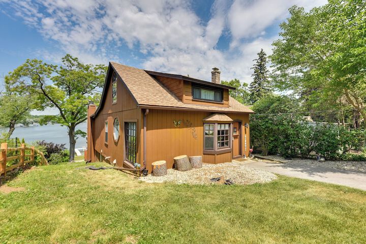 Waterfront Fox Lake Vacation Rental w / Fire Pit!