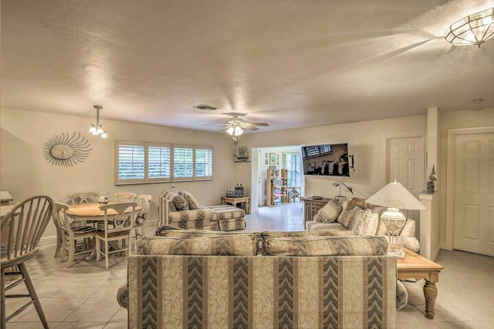 Spacious Naples Home 1 Mi to Vanderbilt Beach!