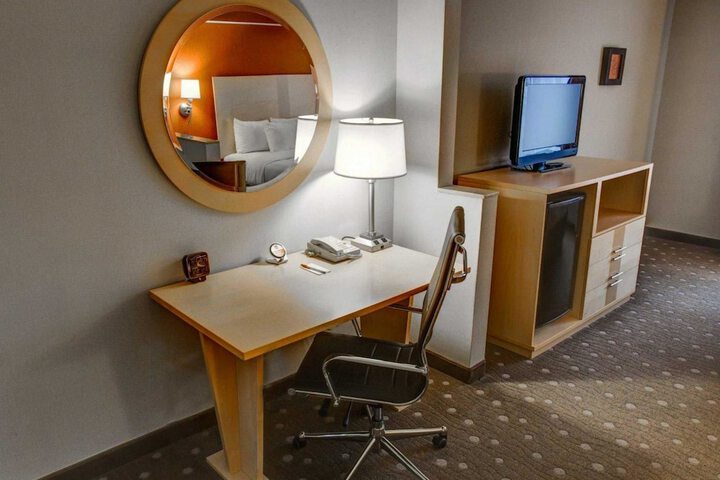 Comfort Suites Pittsburgh Airport