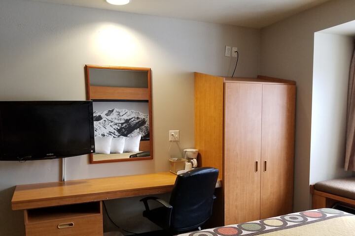 Room 14 of 40