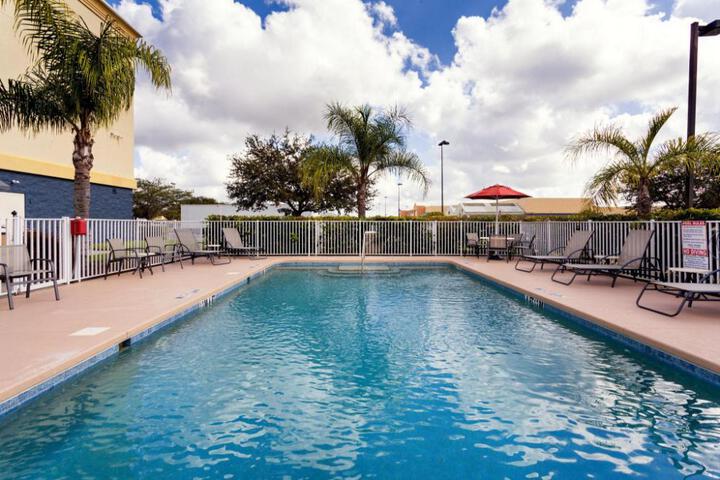 Holiday Inn Express Hotel and Suites Arcadia by IHG