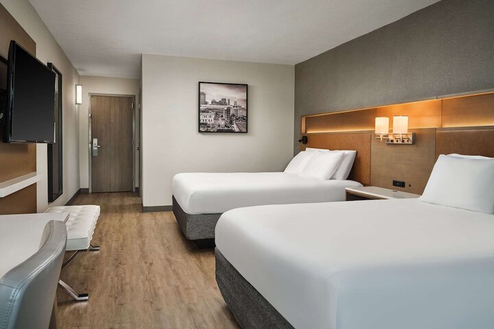 Room 10 of 25