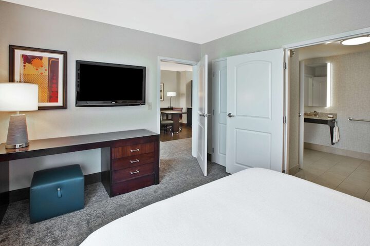 Room 16 of 40