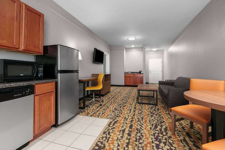 La Quinta Inn & Suites by Wyndham Belton - Temple South