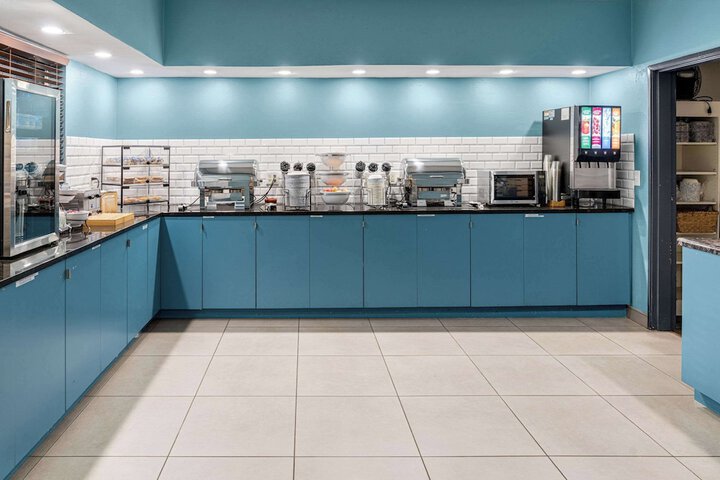 Country Inn & Suites by Radisson Brookings, SD