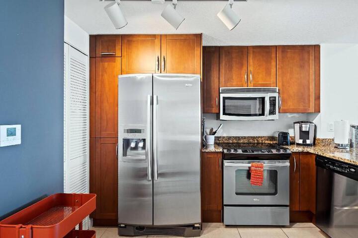 Luxury Near the Beach! Beach pass included!