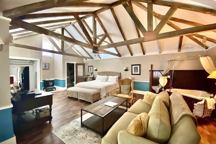 Coppersmith Inn B & B