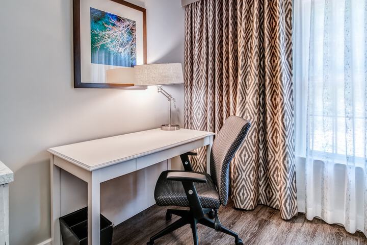 Room 52 of 100