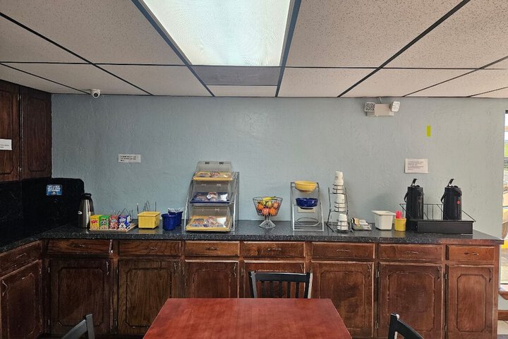 Executive Inn & Suites