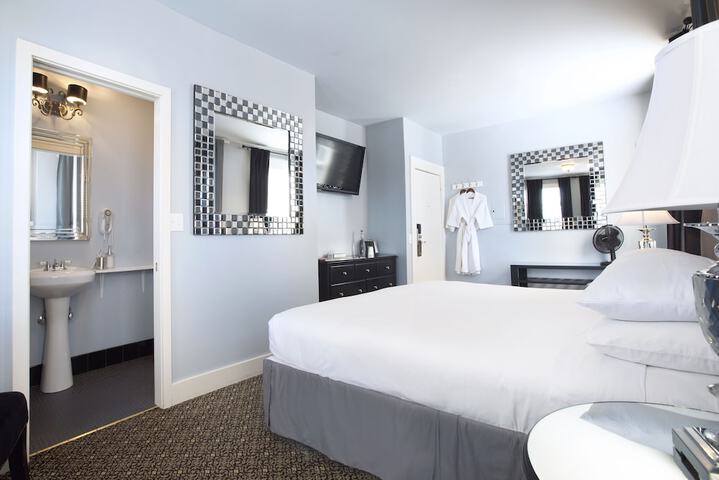 Room 10 of 34