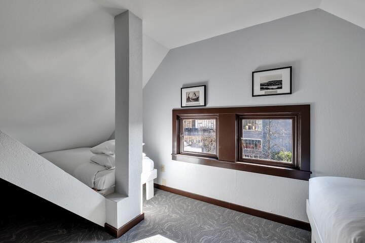 Room 50 of 68