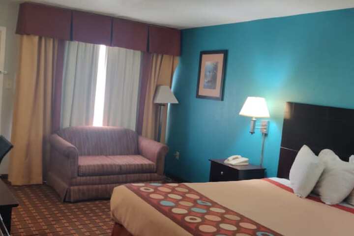 Room 16 of 34