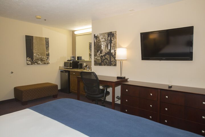Ivy Court Inn & Suites