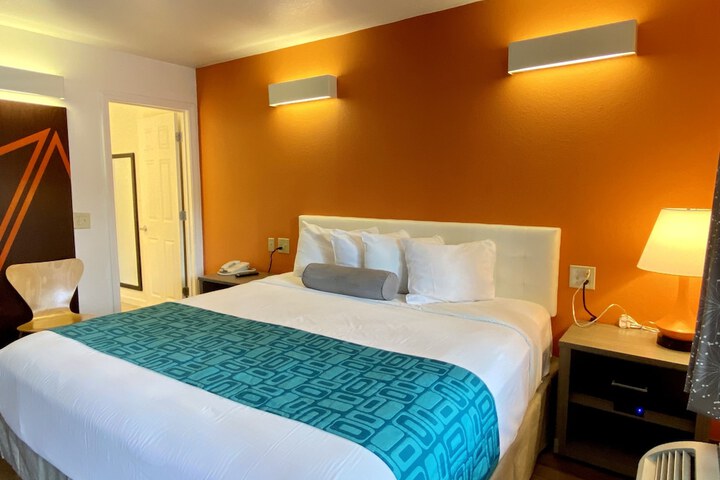 Room 10 of 11