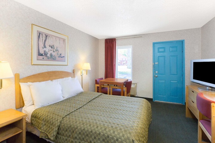 Room 5 of 18