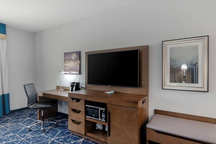 Room 33 of 49