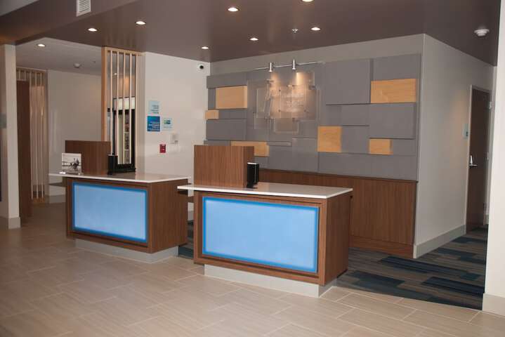 Holiday Inn Express & Suites Decatur by IHG