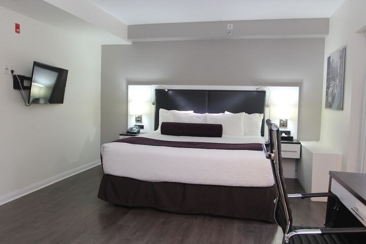 Room 12 of 30