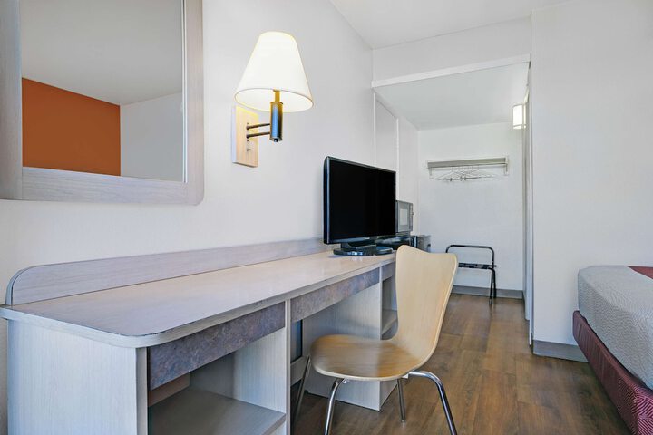 Room 12 of 20