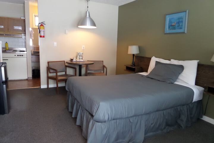 Ray Lyn Motel