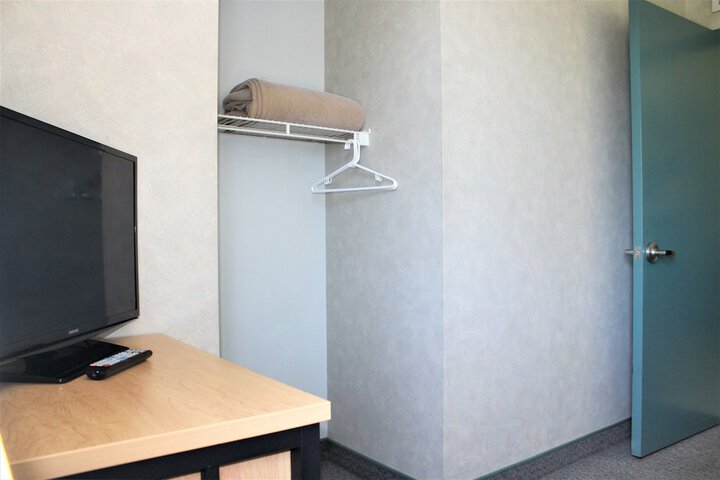 Room 42 of 49