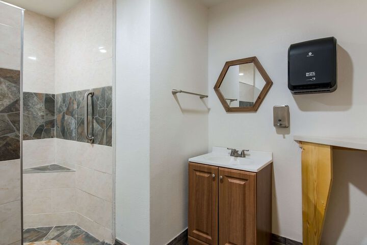 Room 16 of 35