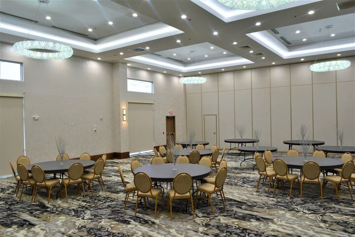 Ballroom/Hall 31 of 58