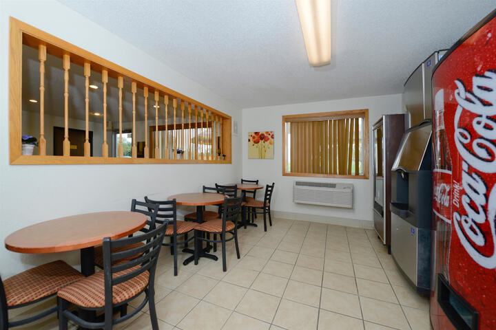 Americas Best Value Inn Charlotte MI