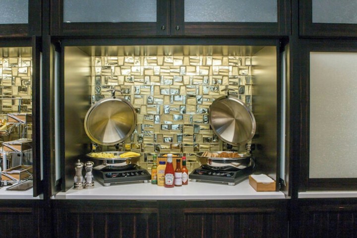 Breakfast/Coffee Service 32 of 40