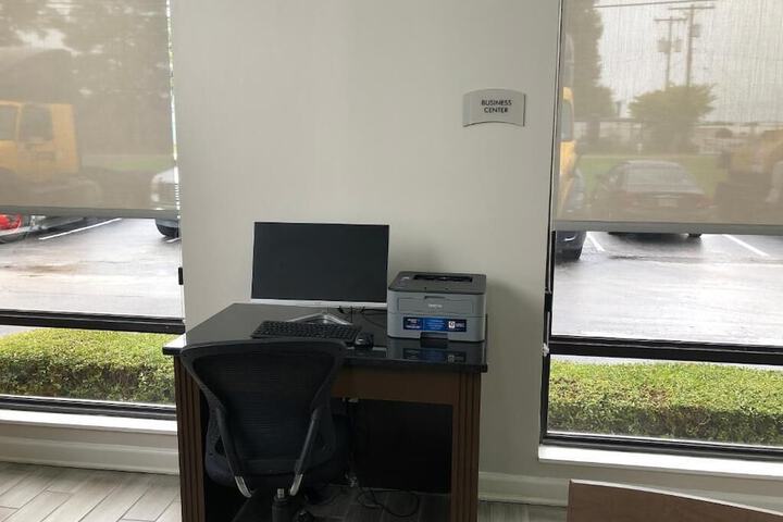 Business Center 36 of 36