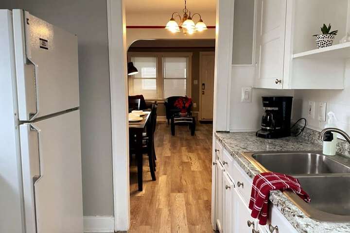 Automaniac Spot in the Heart of Pontiac 3 Beds 2 Baths