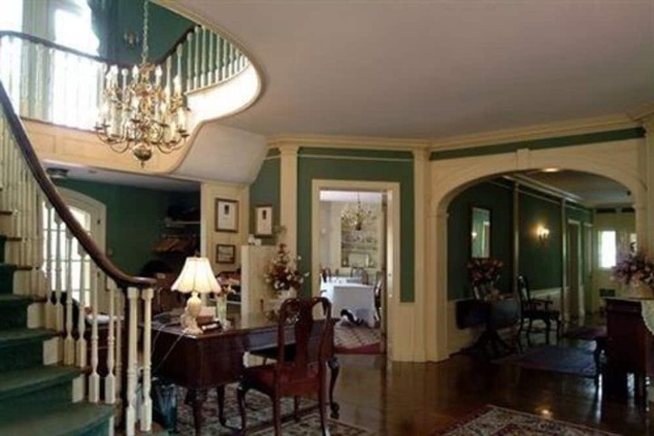 Montague Inn