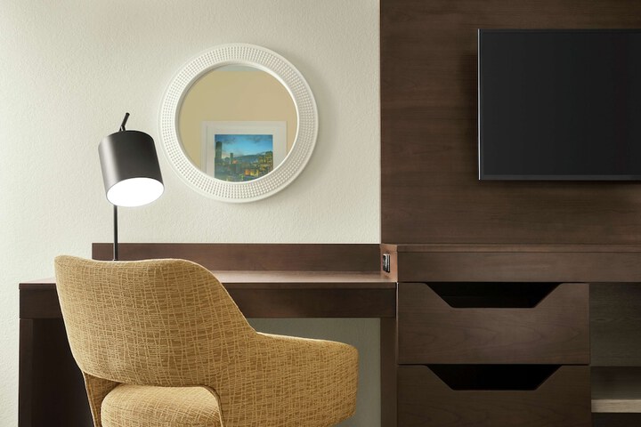 Room 17 of 38