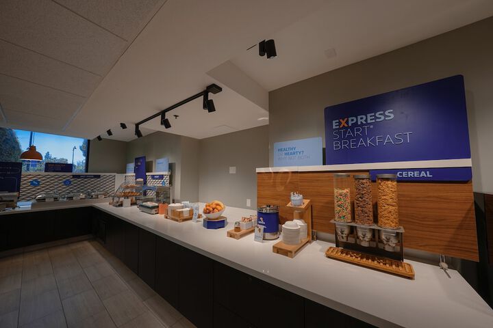 Holiday Inn Express & Suites Santa Clara-Silicon Valley by IHG