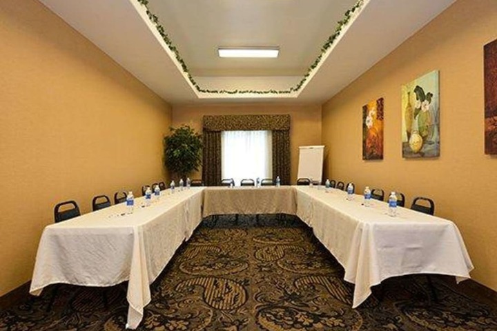 Comfort Suites Bay City East
